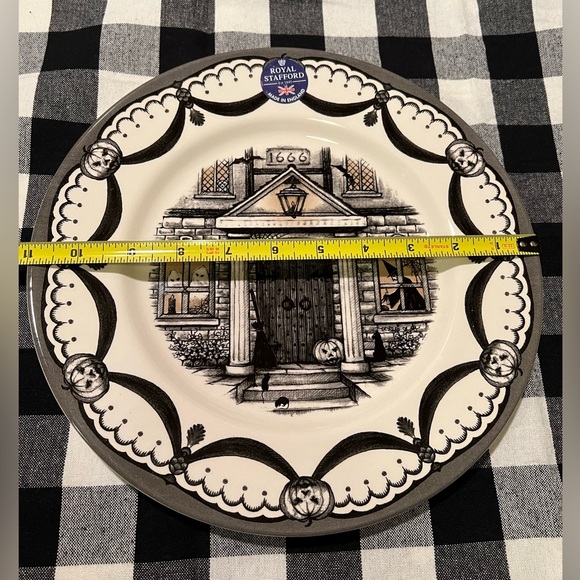NWT ROYAL STAFFORD HALLOWEEN PLATE. - Picture 6 of 6